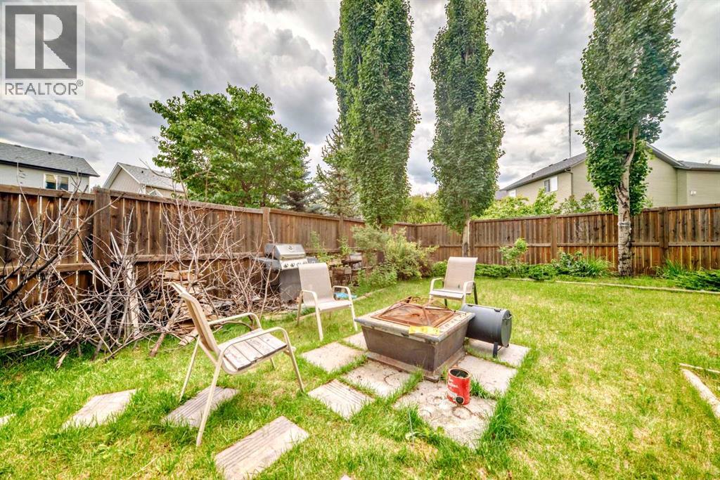 Photo 8 of 65 Cougarstone Circle Sw, Calgary AB