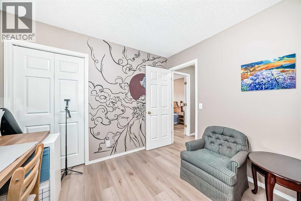 Photo 14 of 65 Cougarstone Circle Sw, Calgary AB