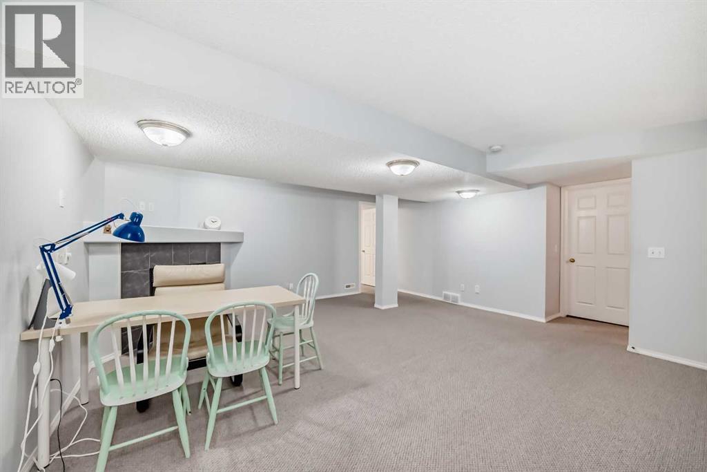 Photo 11 of 65 Cougarstone Circle Sw, Calgary AB