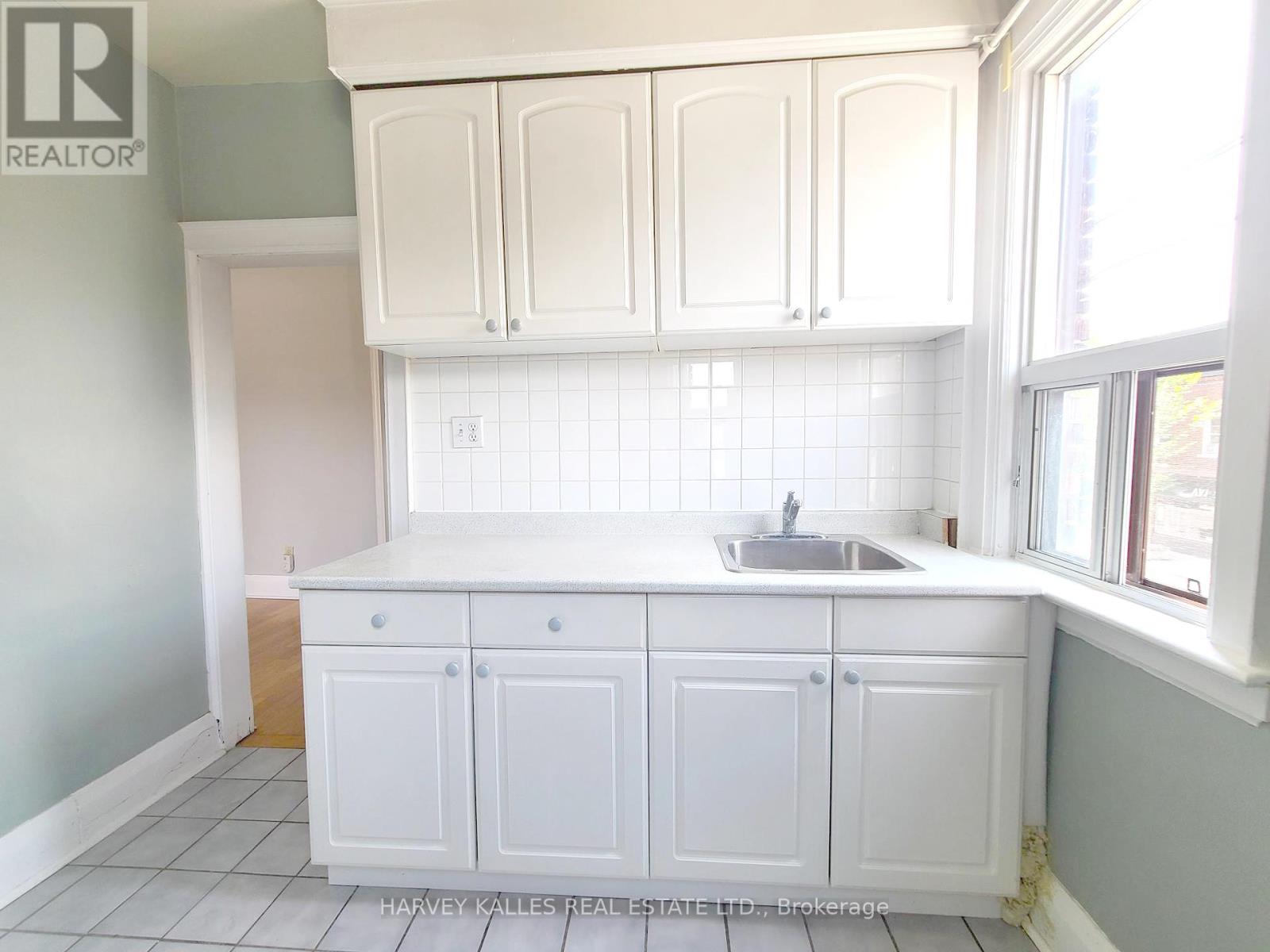 Photo 3 of 1 503 Runnymede Road, Toronto ON
