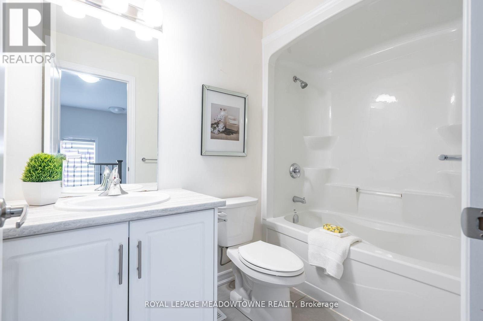 Photo 25 of 16 Bethune Avenue, Welland ON