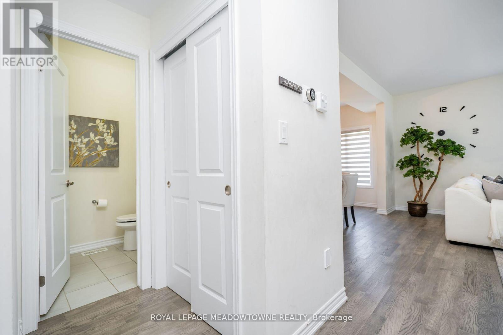 Photo 5 of 16 Bethune Avenue, Welland ON