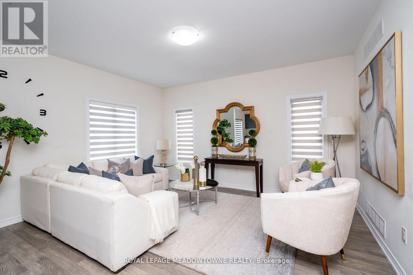 Photo 8 of 16 Bethune Avenue, Welland ON