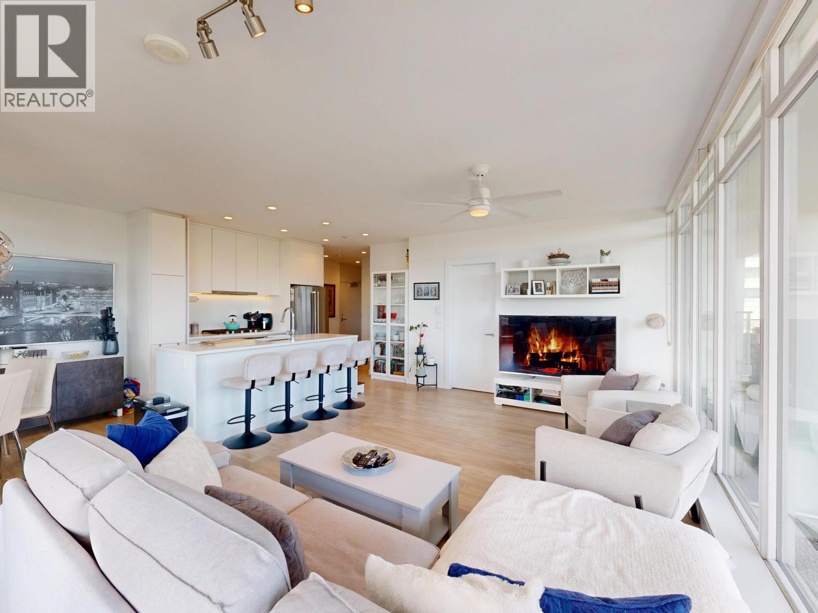 Photo 9 of 404 657 Whiting Way, Coquitlam BC