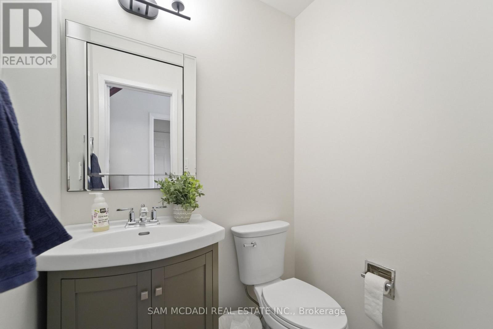 Photo 14 of 6486 Edenwood Drive, Mississauga ON
