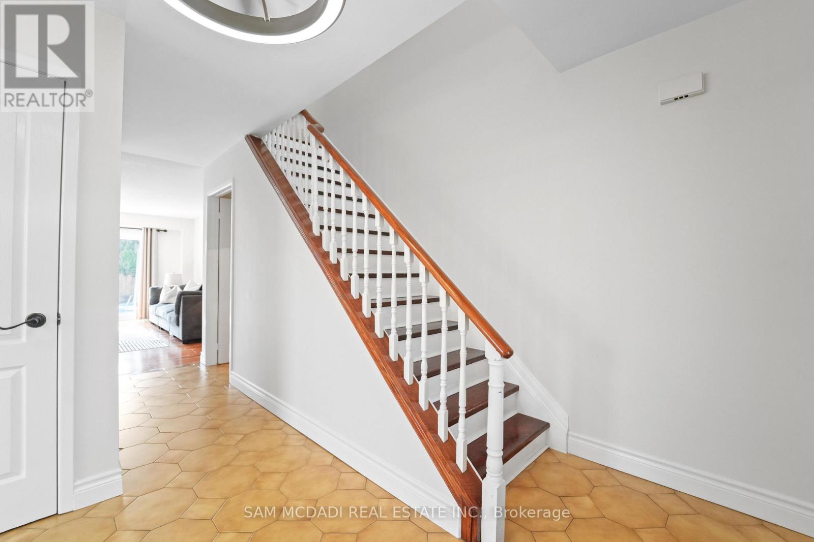 Photo 15 of 6486 Edenwood Drive, Mississauga ON