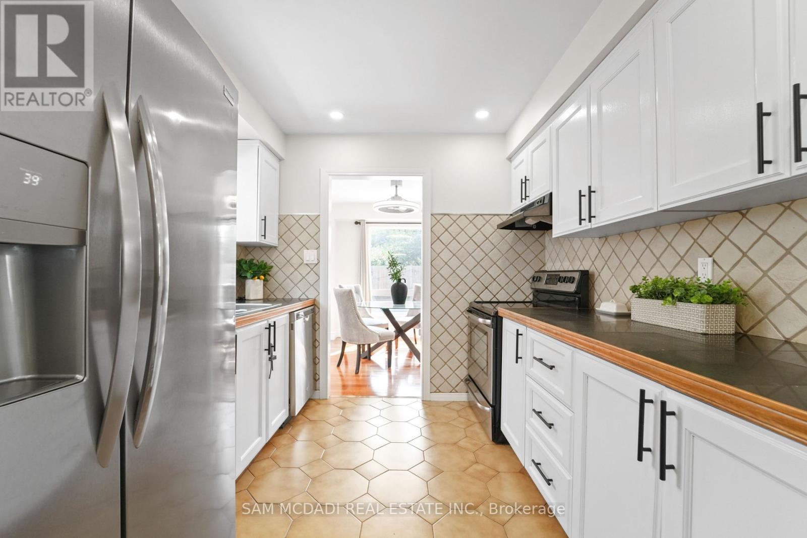 Photo 8 of 6486 Edenwood Drive, Mississauga ON