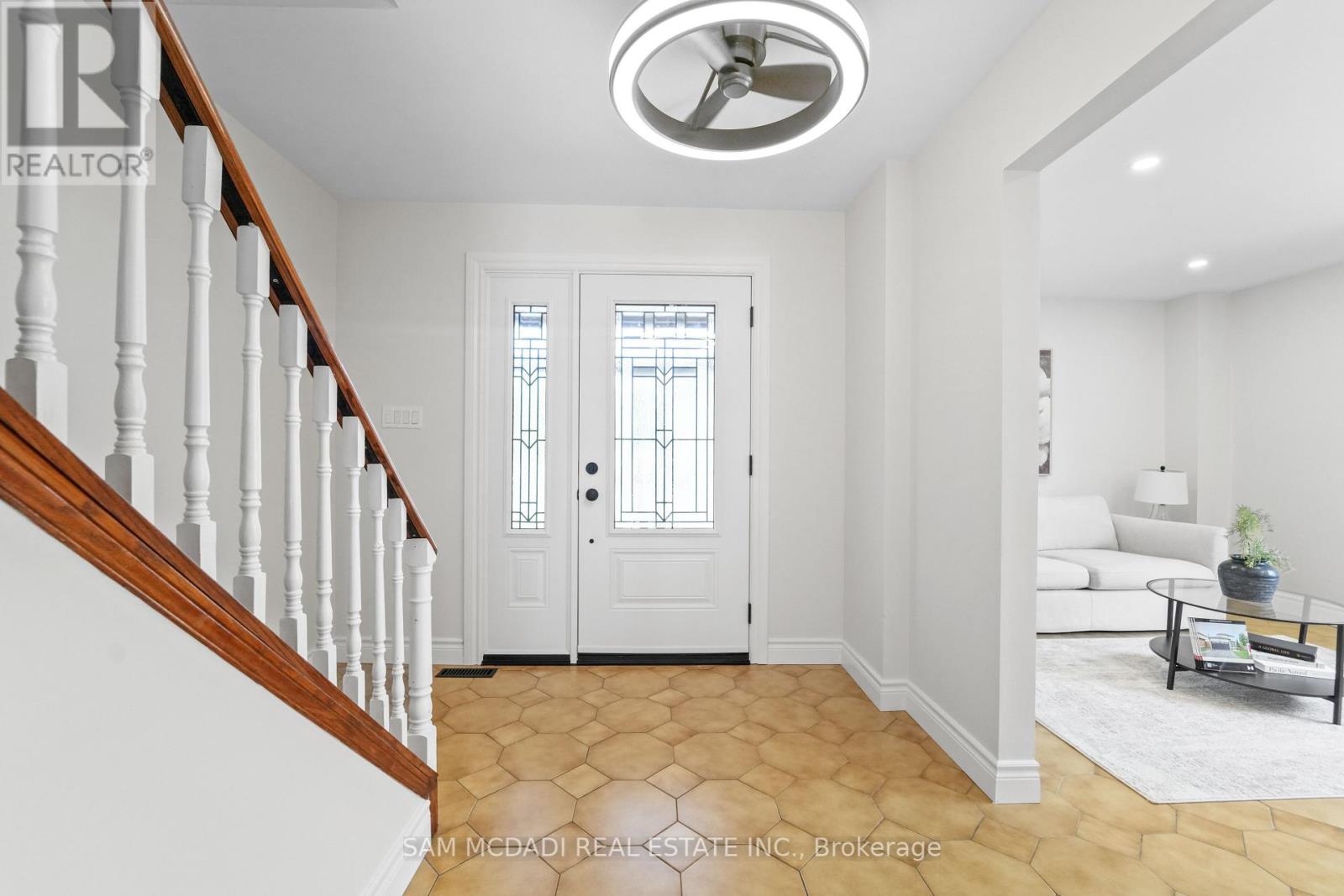 Photo 3 of 6486 Edenwood Drive, Mississauga ON
