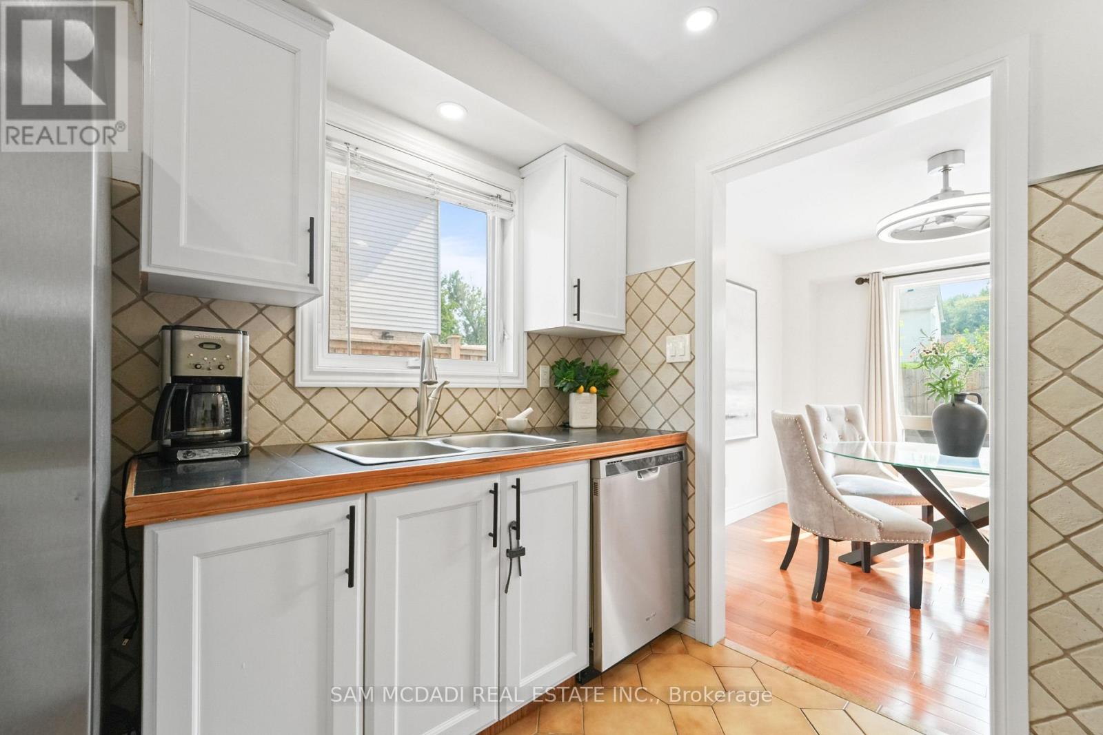 Photo 9 of 6486 Edenwood Drive, Mississauga ON
