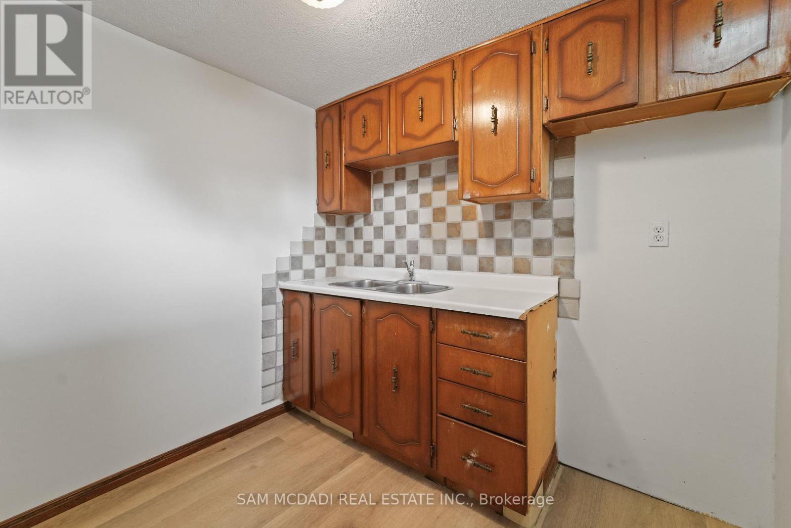Photo 30 of 6486 Edenwood Drive, Mississauga ON