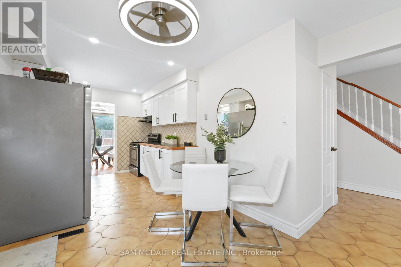 Photo 6 of 6486 Edenwood Drive, Mississauga ON