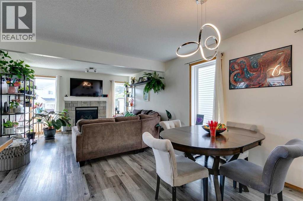 Photo 11 of 190 Everoak Gardens Sw, Calgary AB