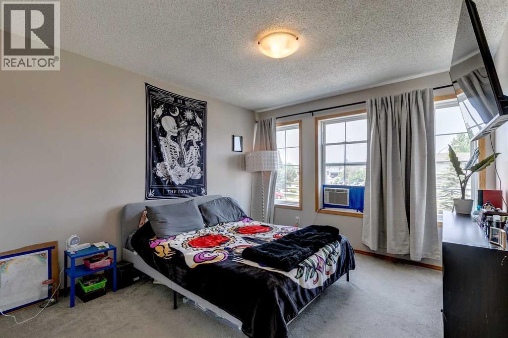 Photo 17 of 190 Everoak Gardens Sw, Calgary AB