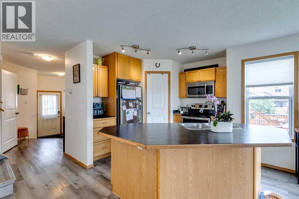 Photo 7 of 190 Everoak Gardens Sw, Calgary AB