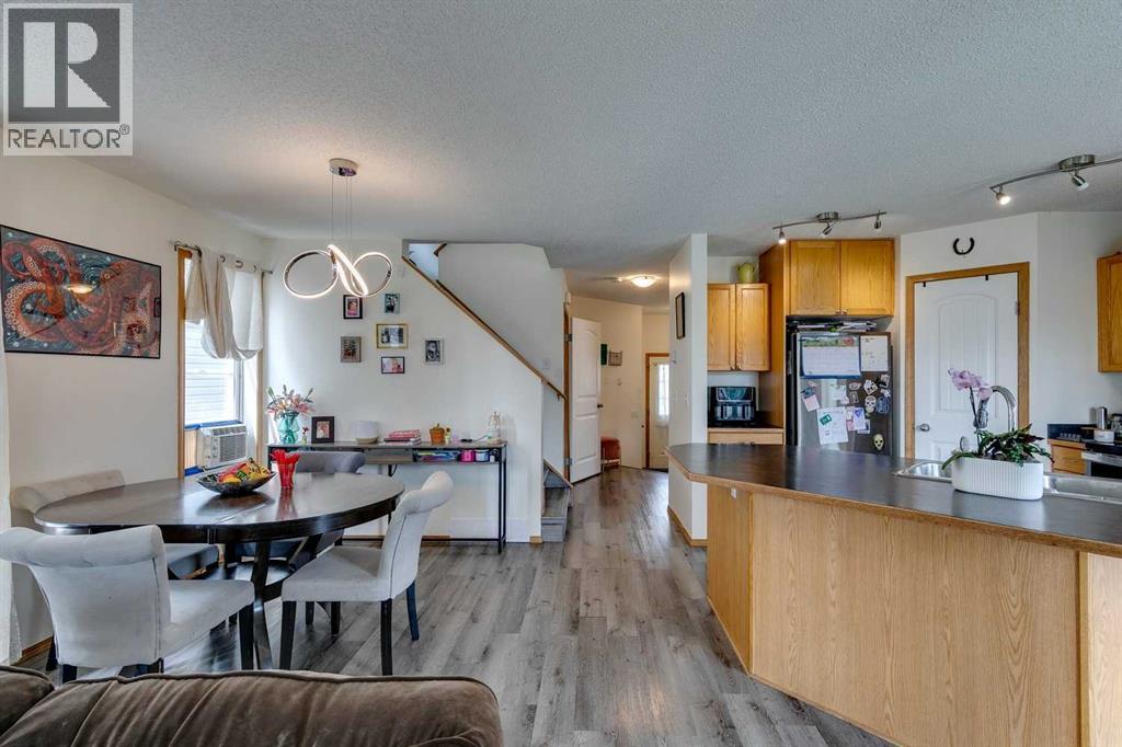 Photo 6 of 190 Everoak Gardens Sw, Calgary AB
