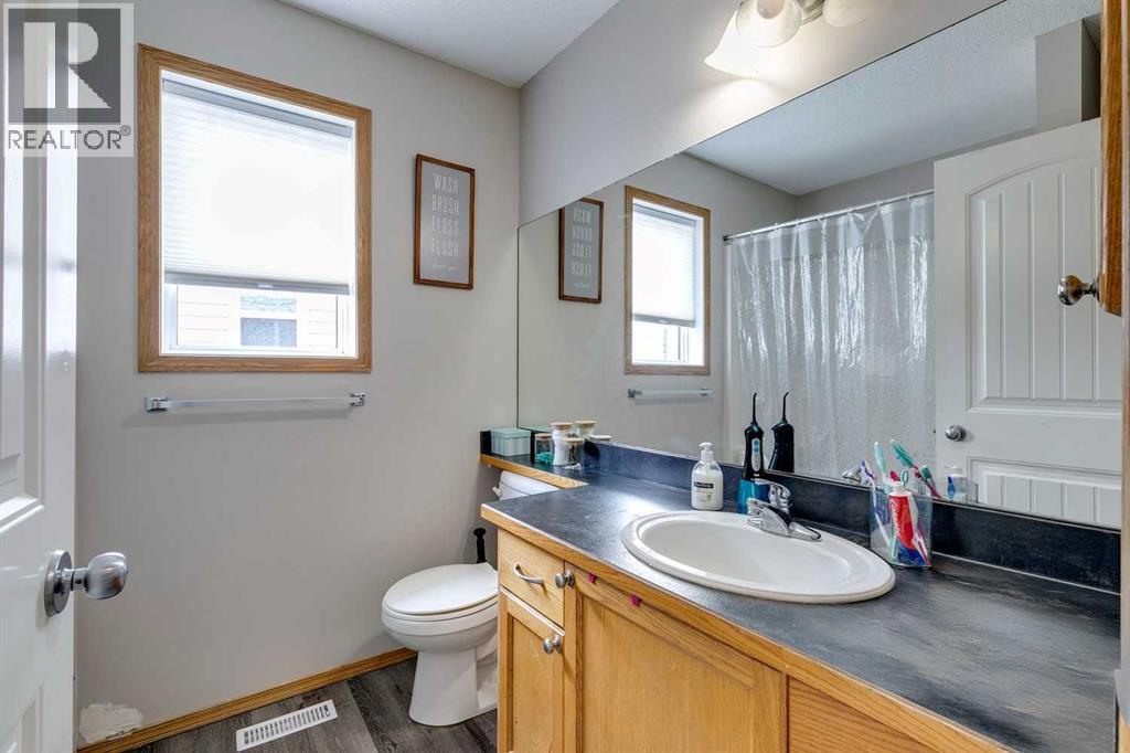 Photo 23 of 190 Everoak Gardens Sw, Calgary AB