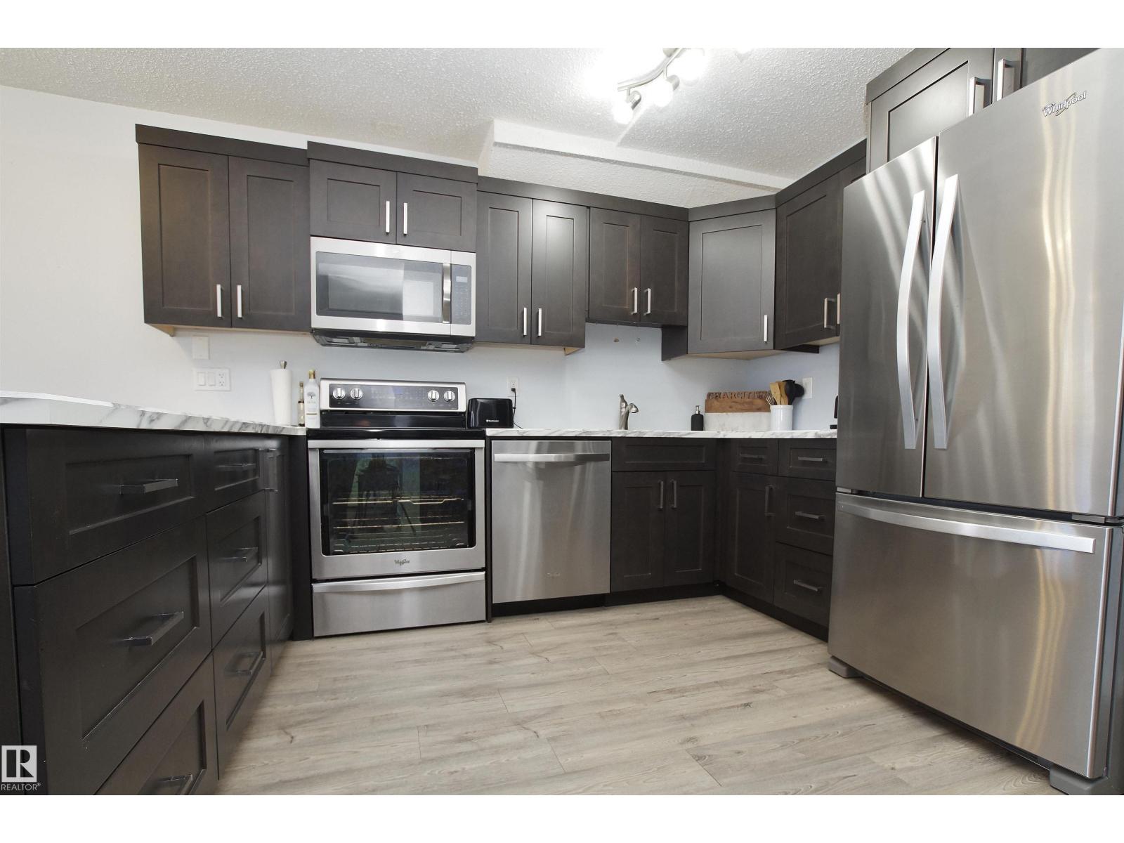 Photo 10 of 30 13580 38 St Nw, Edmonton AB