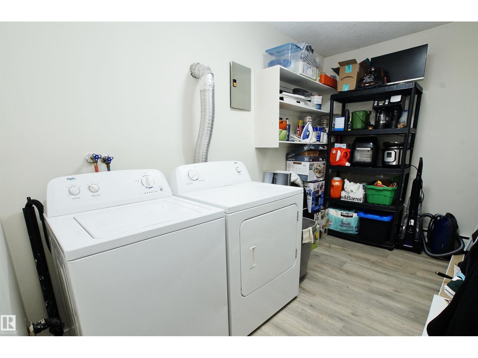 Photo 13 of 30 13580 38 St Nw, Edmonton AB