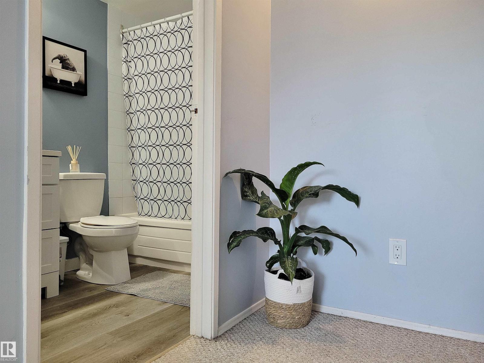 Photo 15 of 30 13580 38 St Nw, Edmonton AB