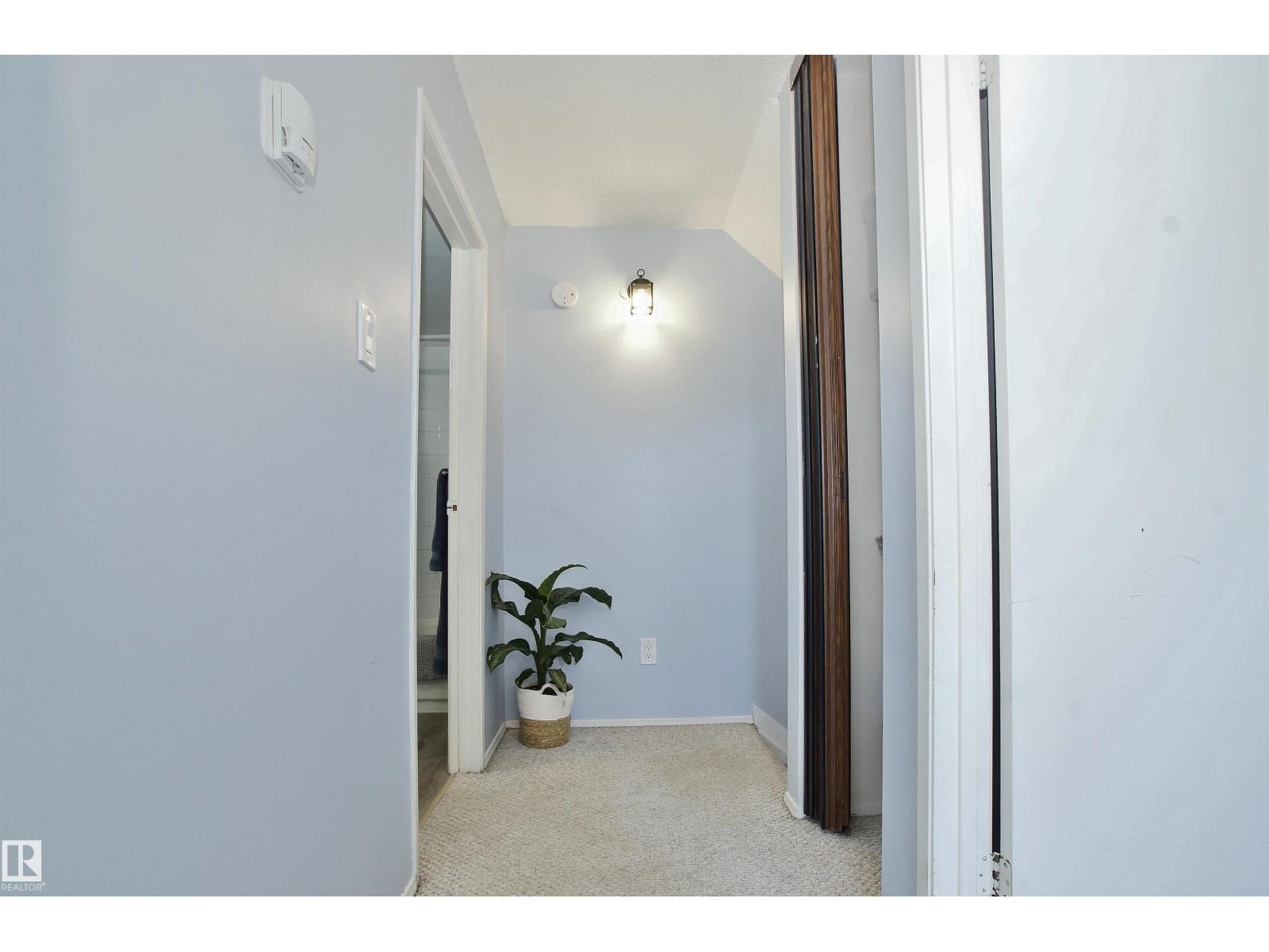 Photo 23 of 30 13580 38 St Nw, Edmonton AB