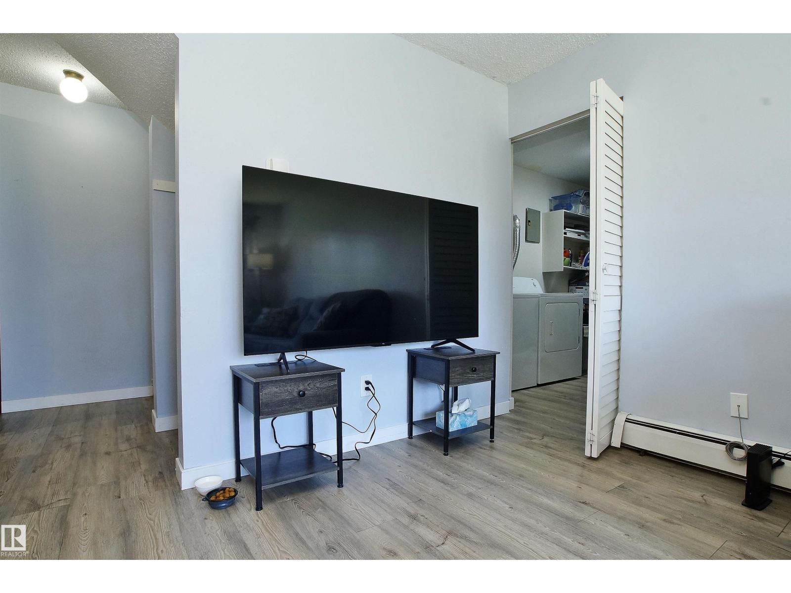 Photo 5 of 30 13580 38 St Nw, Edmonton AB