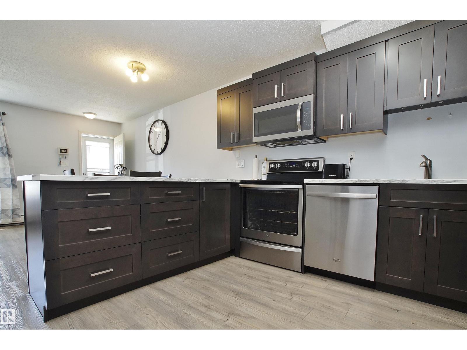 Photo 9 of 30 13580 38 St Nw, Edmonton AB