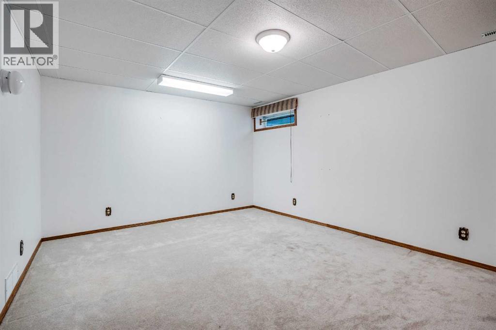 Single Family House for Sale in  Somerset Manor SW Somerset Calgary 