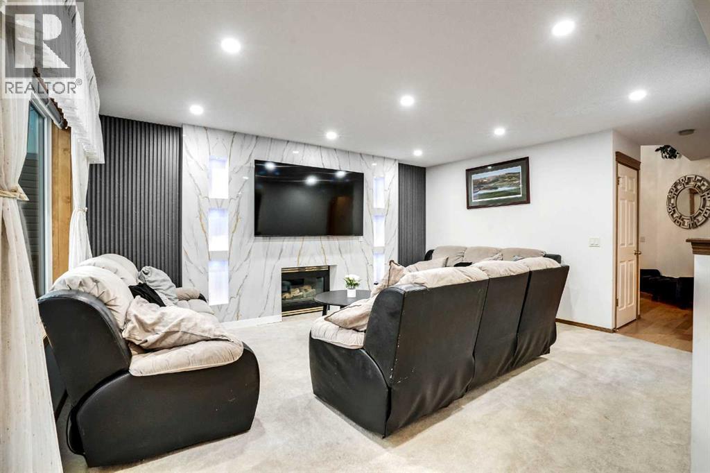 Single Family House for Sale in  Somerset Manor SW Somerset Calgary 