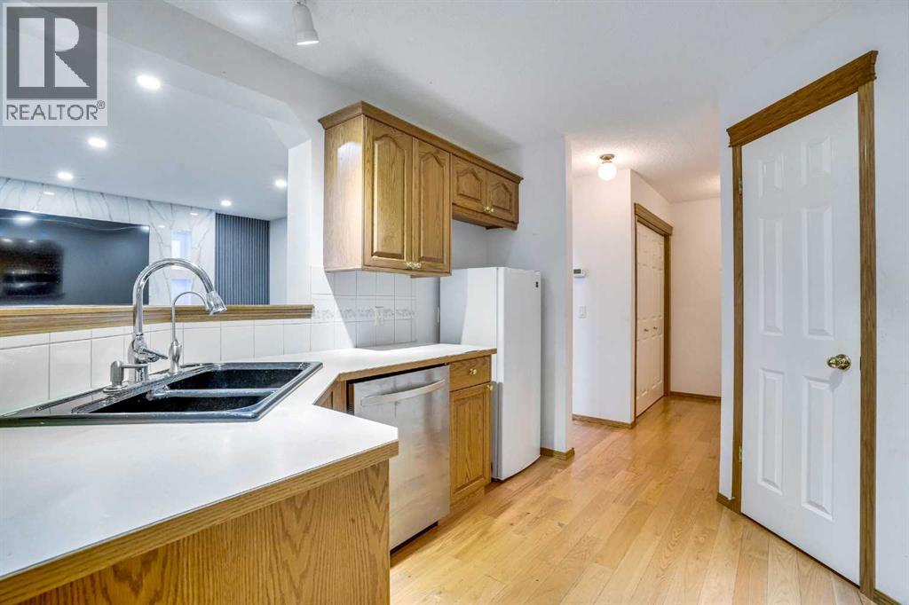 Single Family House for Sale in  Somerset Manor SW Somerset Calgary 