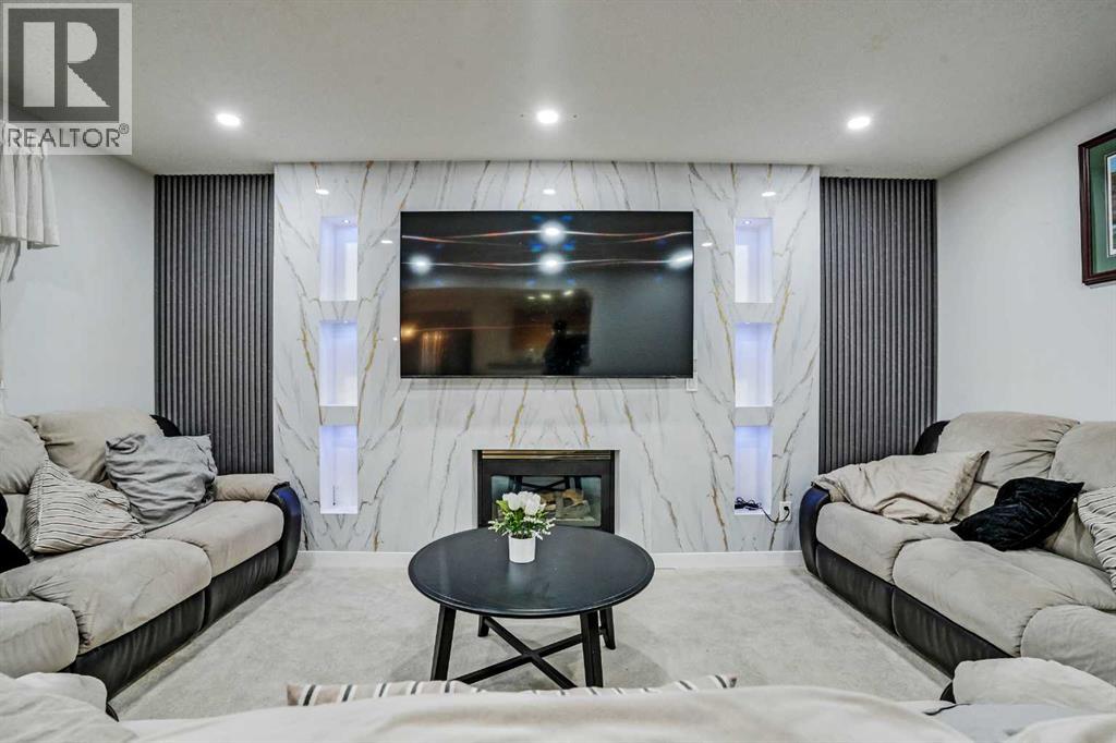 Single Family House for Sale in  Somerset Manor SW Somerset Calgary 