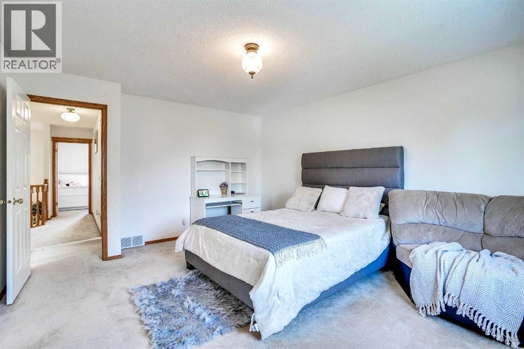 Single Family House for Sale in  Somerset Manor SW Somerset Calgary 