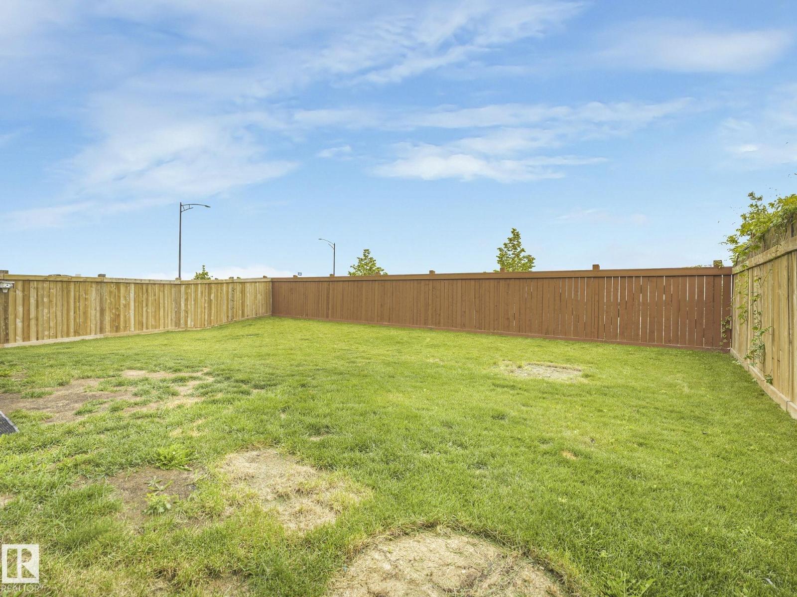 Photo 15 of 20007 15 Av Nw, Edmonton AB