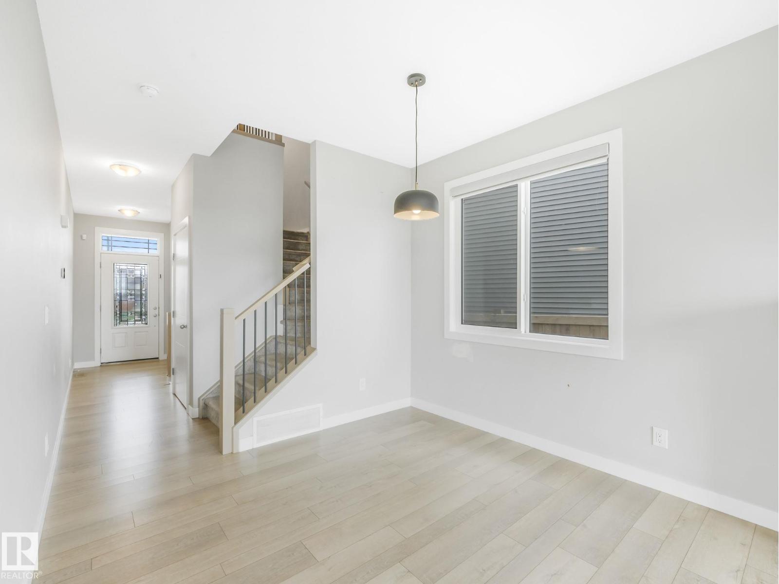 Photo 7 of 20007 15 Av Nw, Edmonton AB