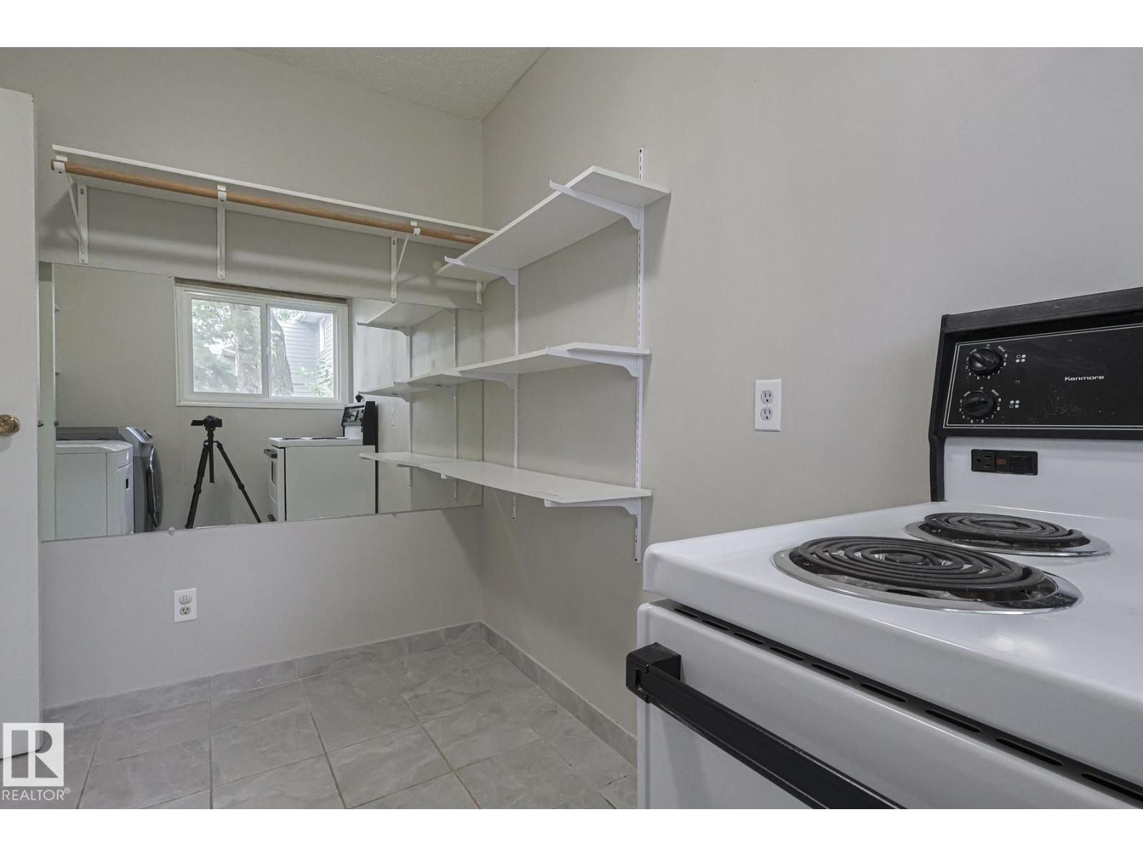 Photo 10 of 45 4610 17 Av Nw, Edmonton AB