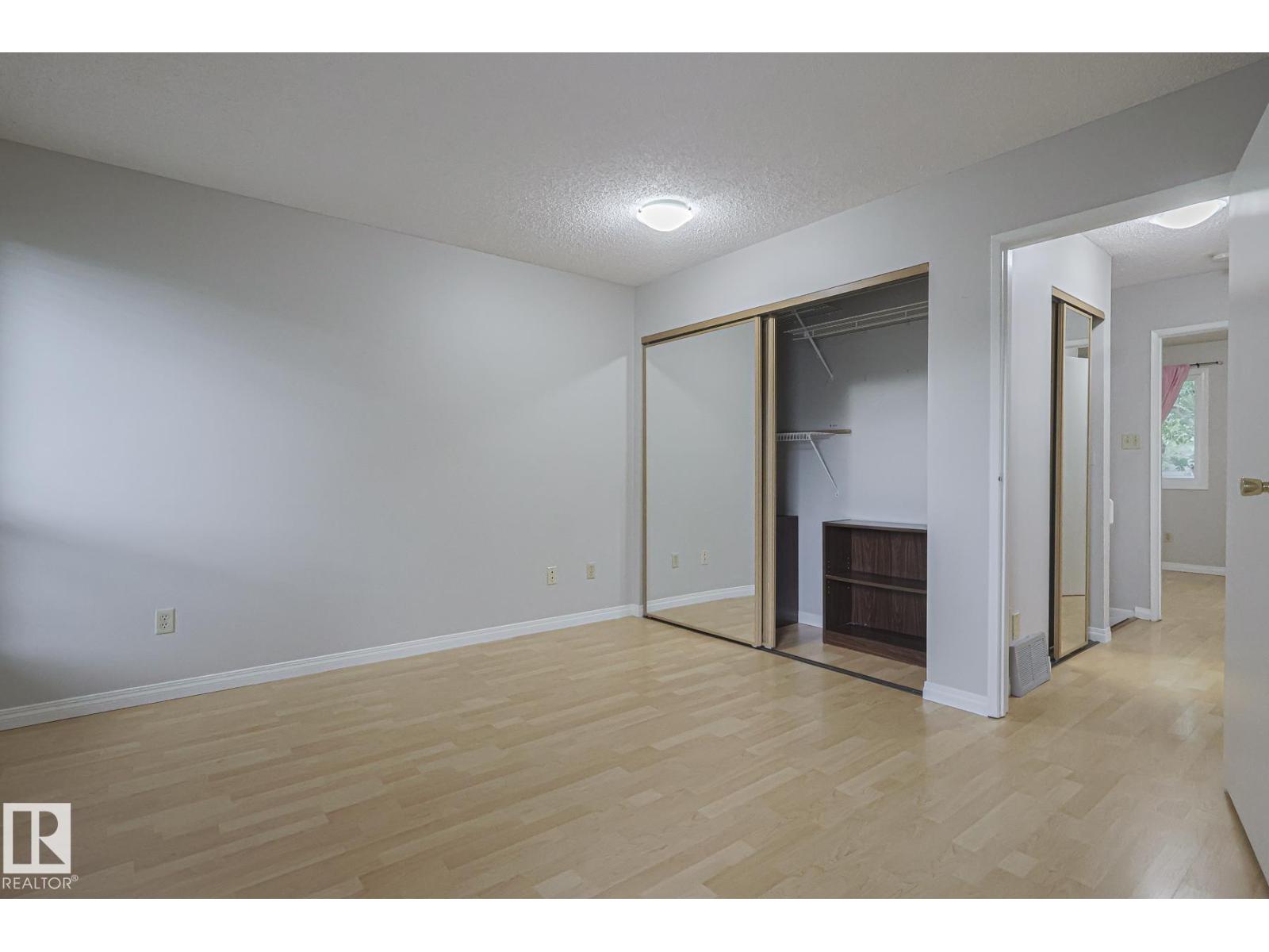 Photo 11 of 45 4610 17 Av Nw, Edmonton AB