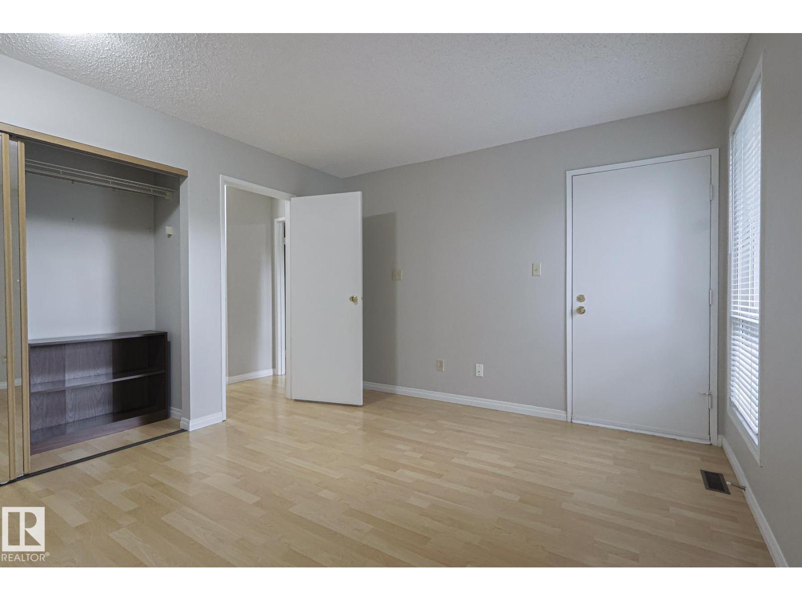 Photo 13 of 45 4610 17 Av Nw, Edmonton AB