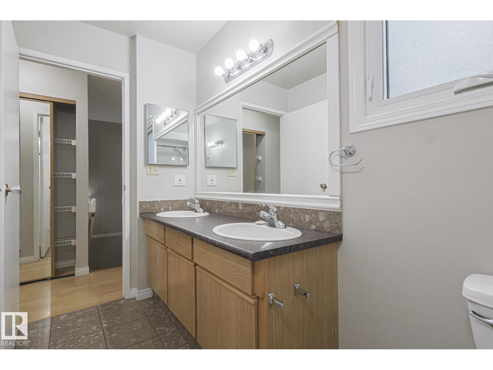 Photo 15 of 45 4610 17 Av Nw, Edmonton AB