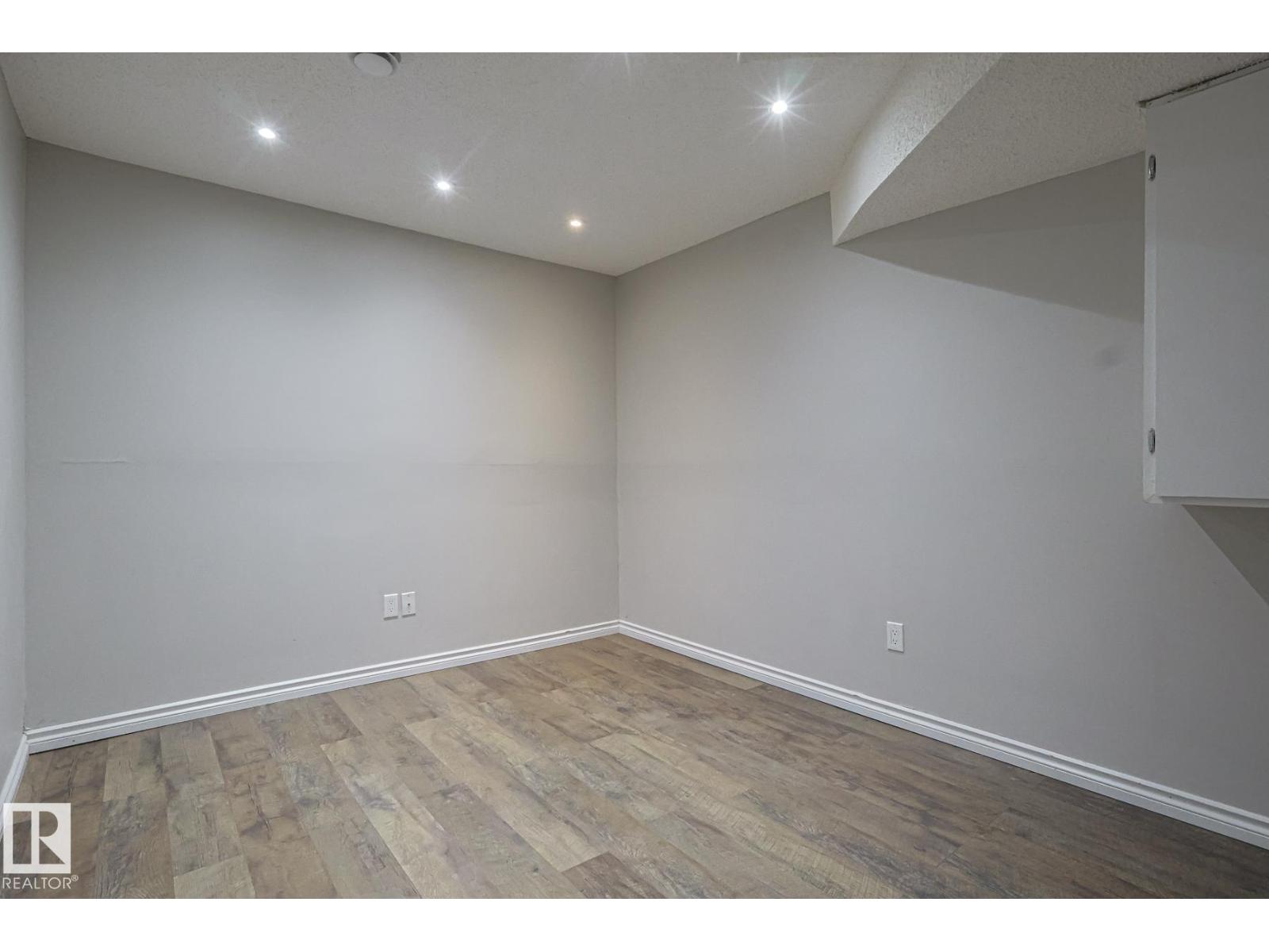Photo 18 of 45 4610 17 Av Nw, Edmonton AB