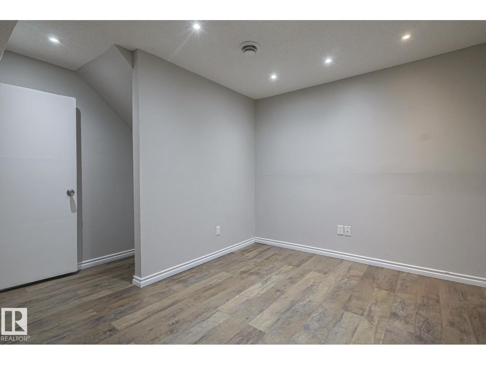 Photo 19 of 45 4610 17 Av Nw, Edmonton AB