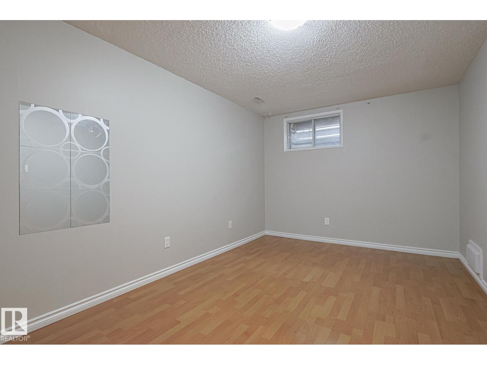 Photo 20 of 45 4610 17 Av Nw, Edmonton AB
