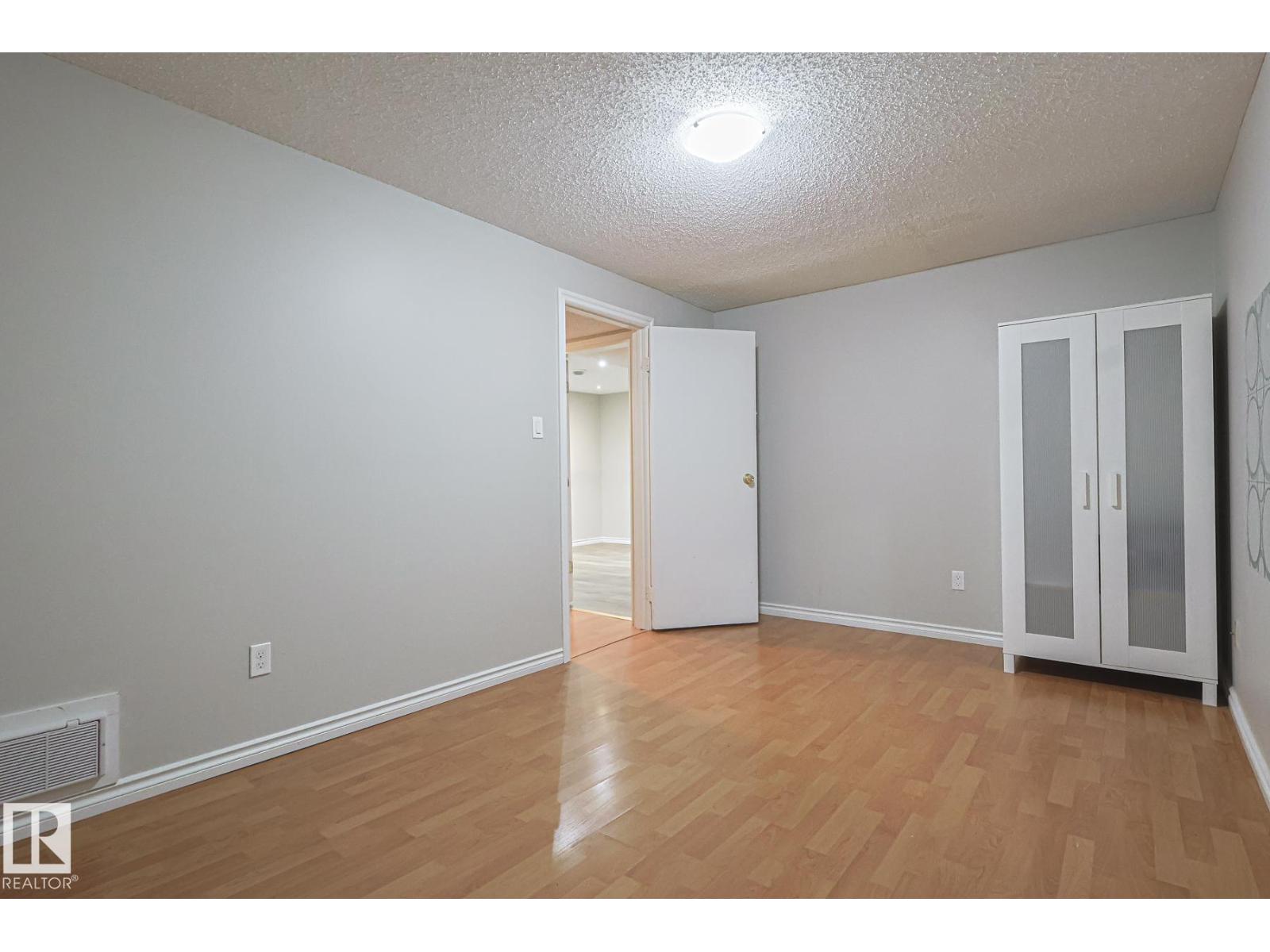 Photo 21 of 45 4610 17 Av Nw, Edmonton AB