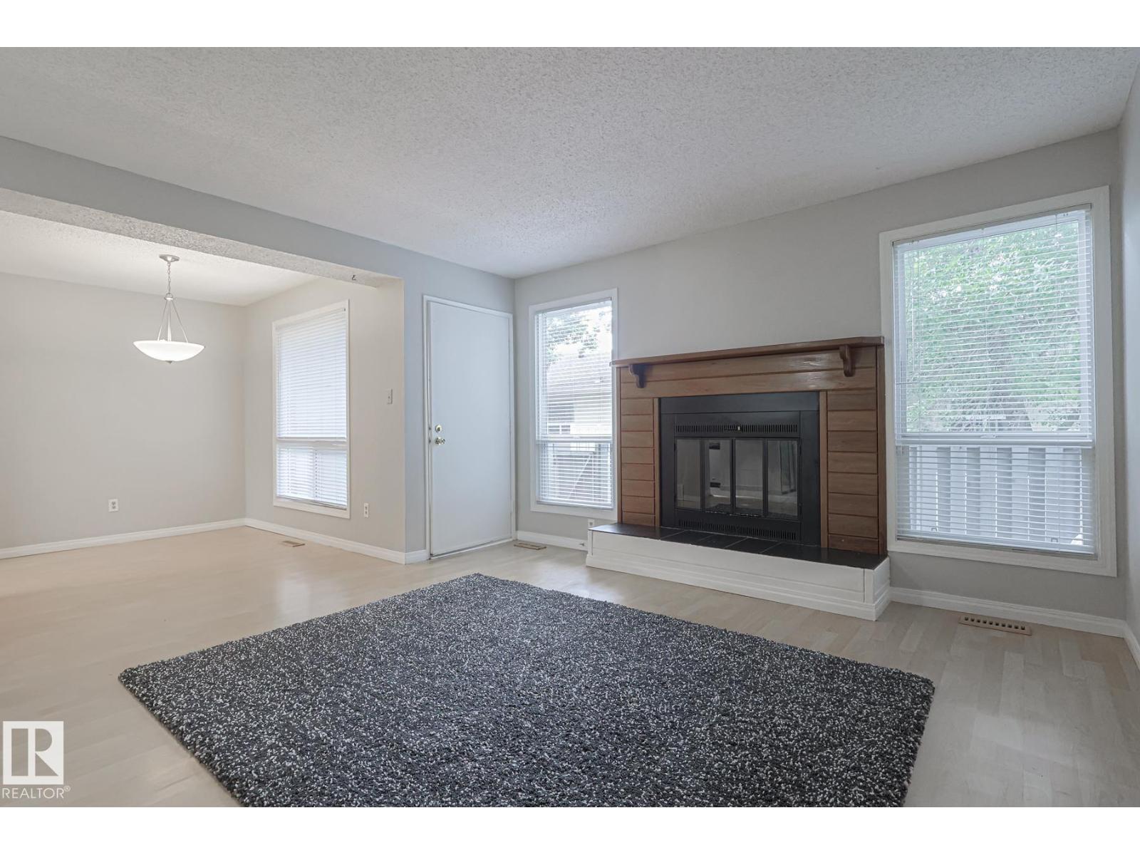 Photo 3 of 45 4610 17 Av Nw, Edmonton AB
