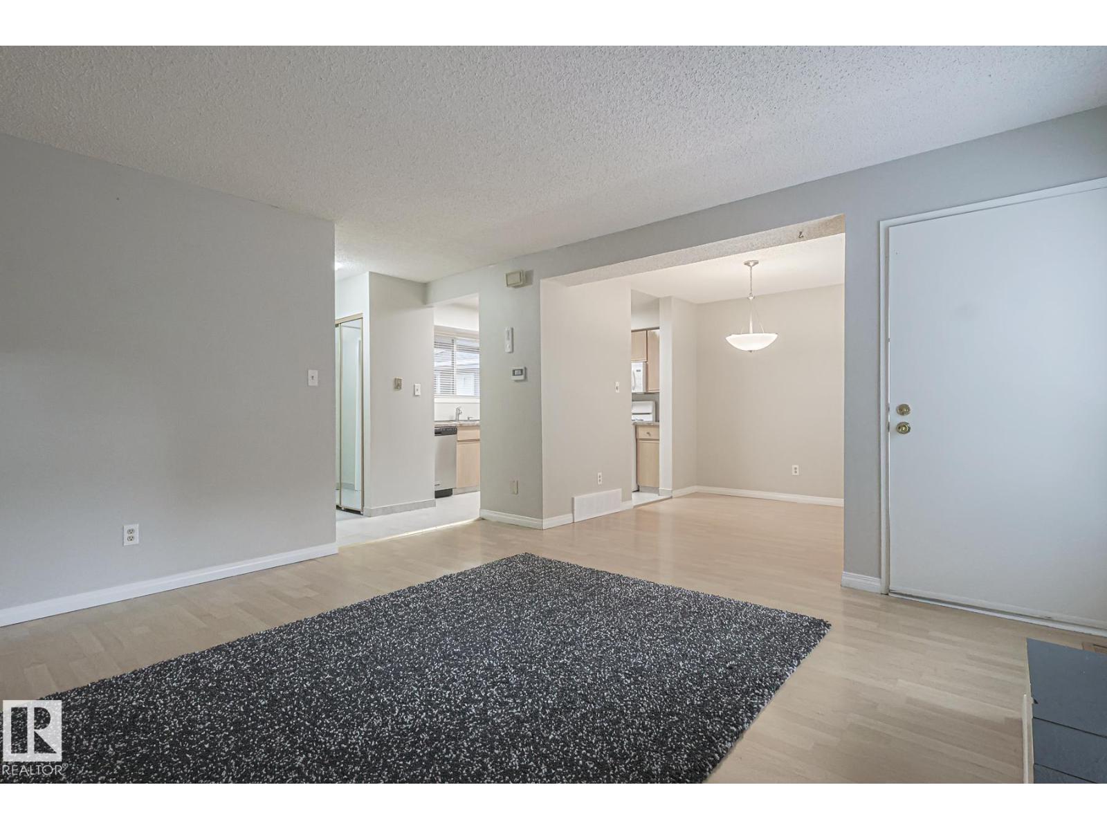 Photo 4 of 45 4610 17 Av Nw, Edmonton AB