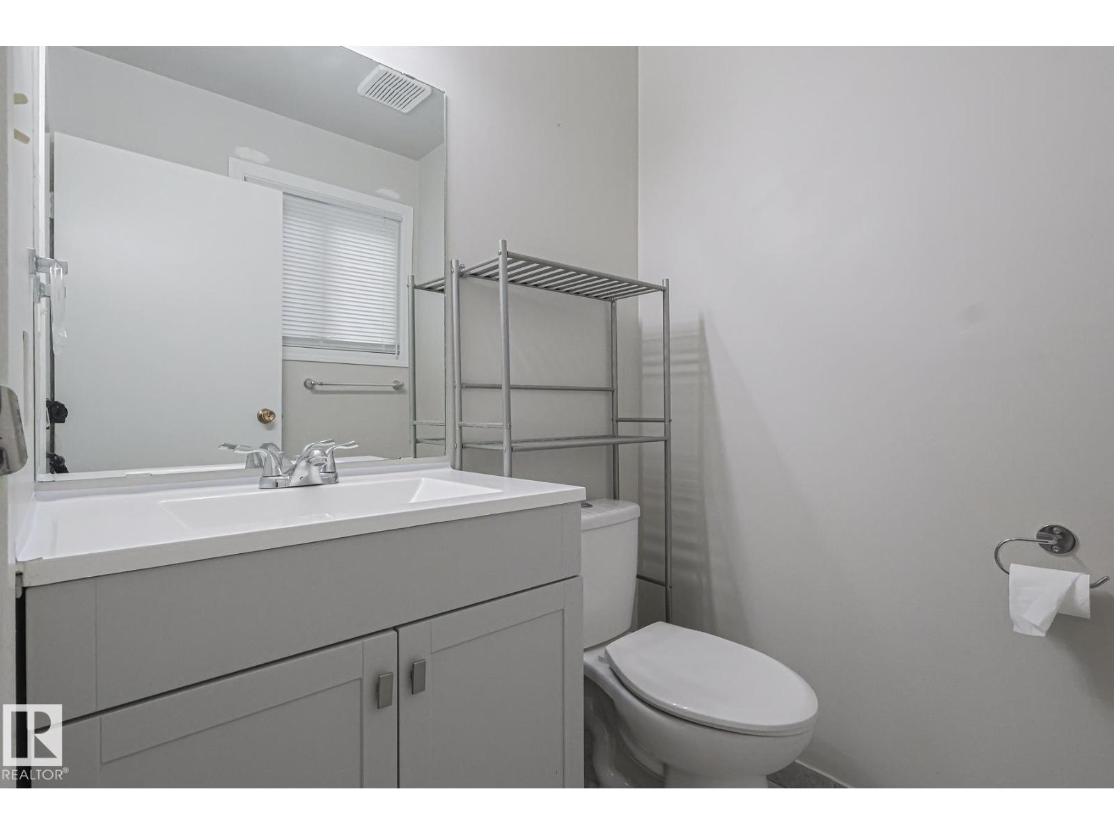Photo 8 of 45 4610 17 Av Nw, Edmonton AB
