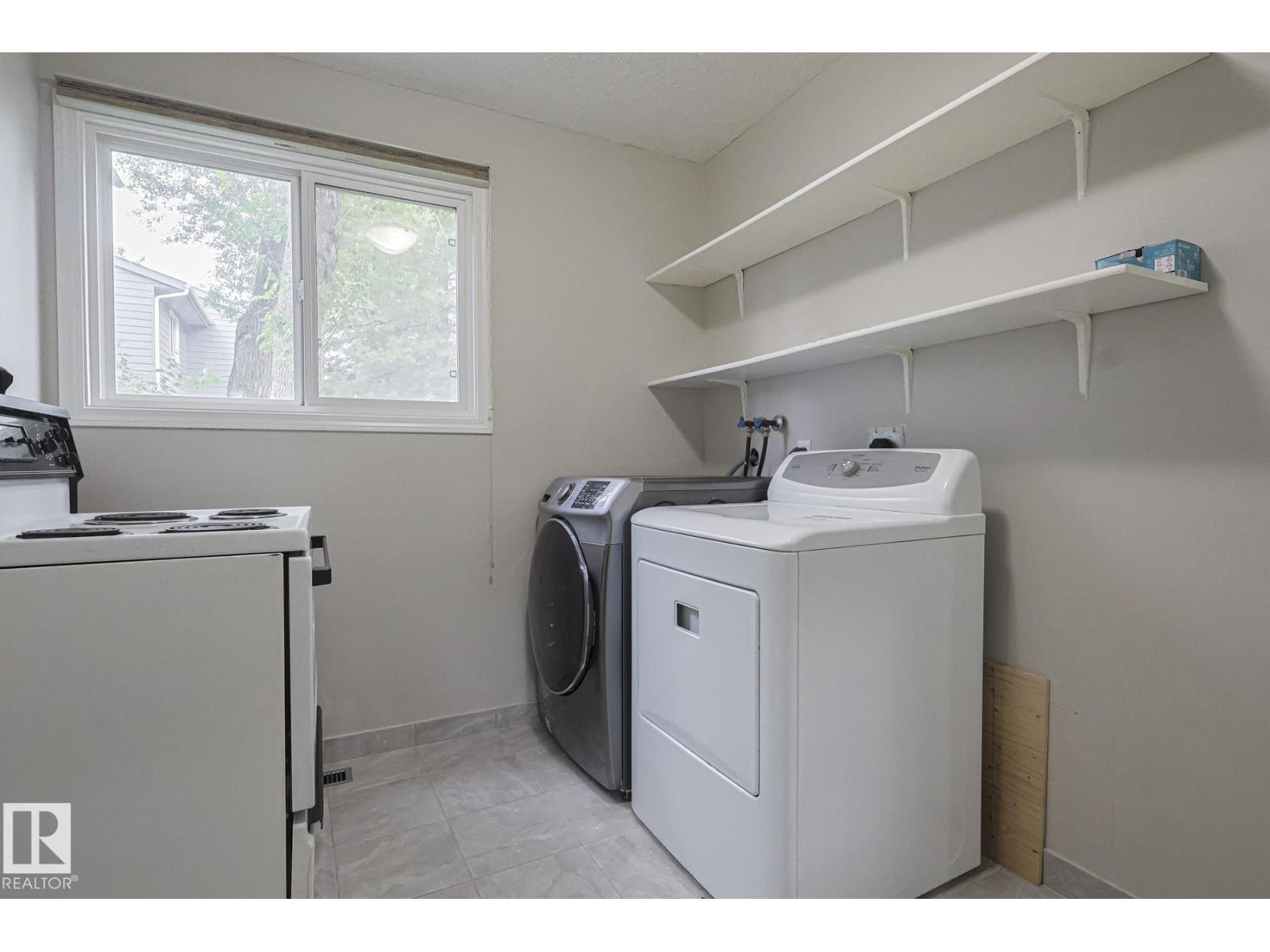 Photo 9 of 45 4610 17 Av Nw, Edmonton AB