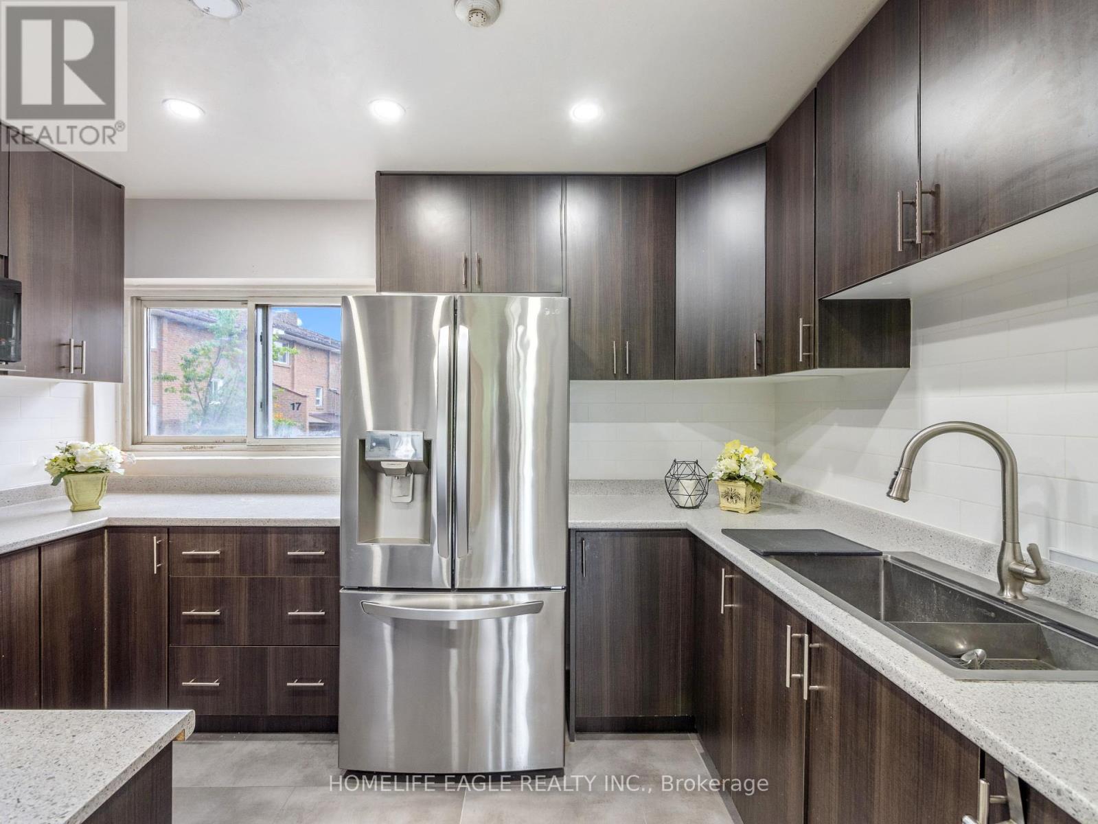 Photo 7 of 118 50 Scarborough Golf Club Road, Toronto ON