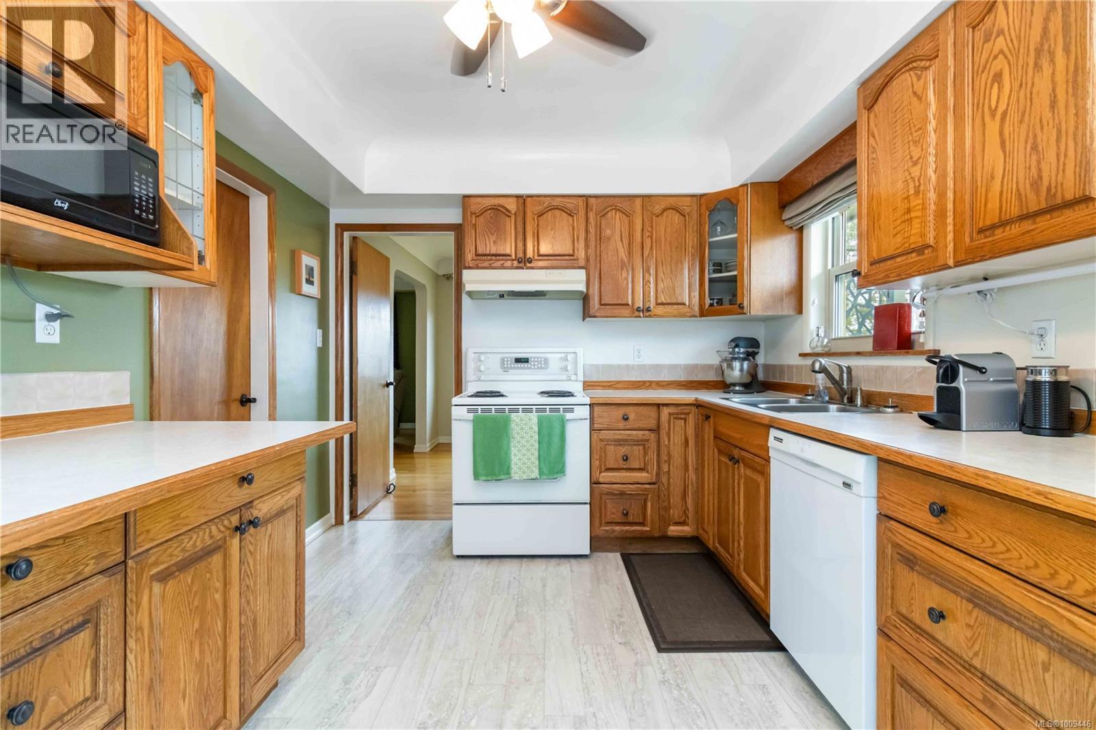 Photo 16 of 4076 Glanford Ave, Saanich BC