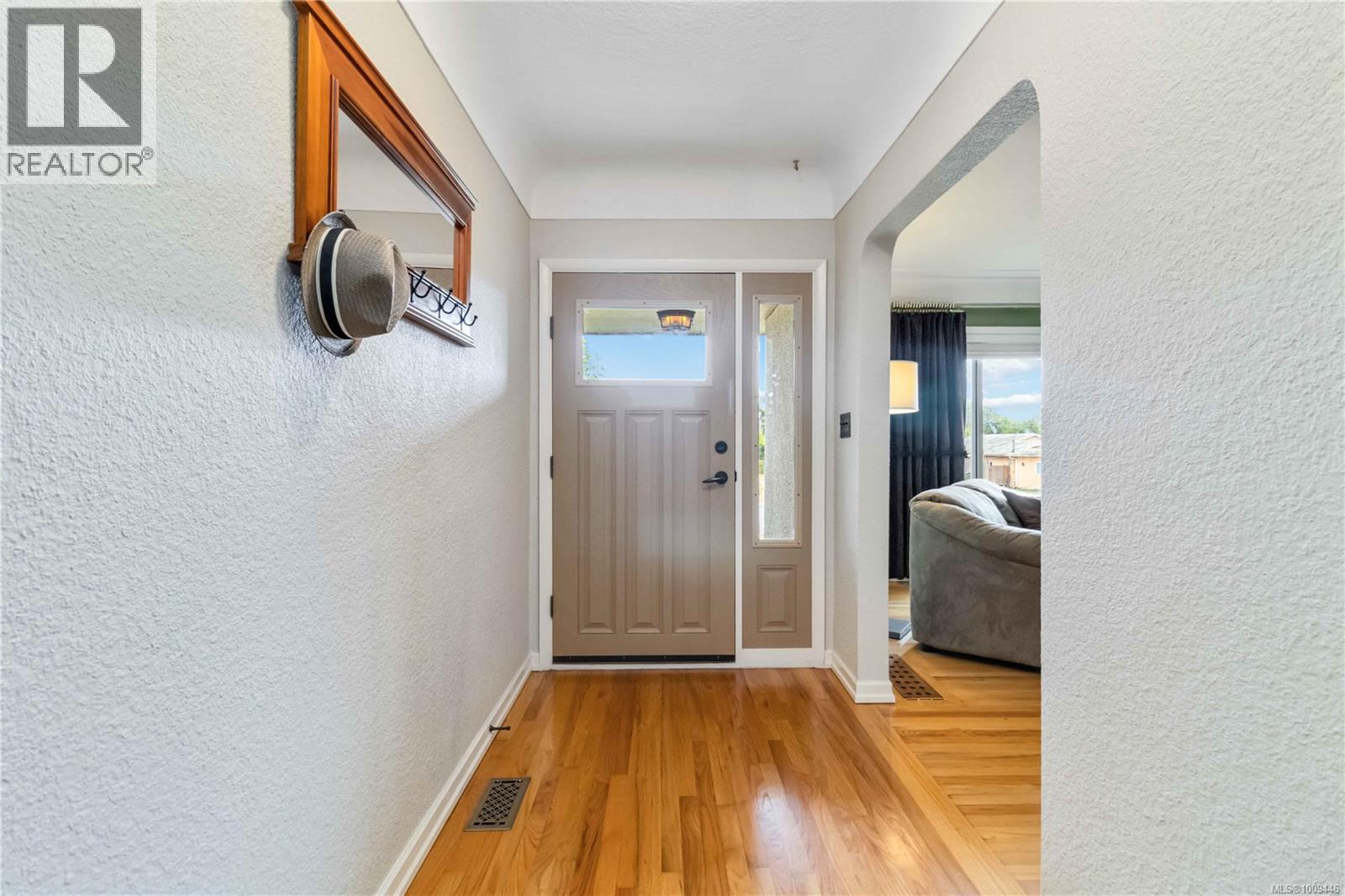 Photo 15 of 4076 Glanford Ave, Saanich BC