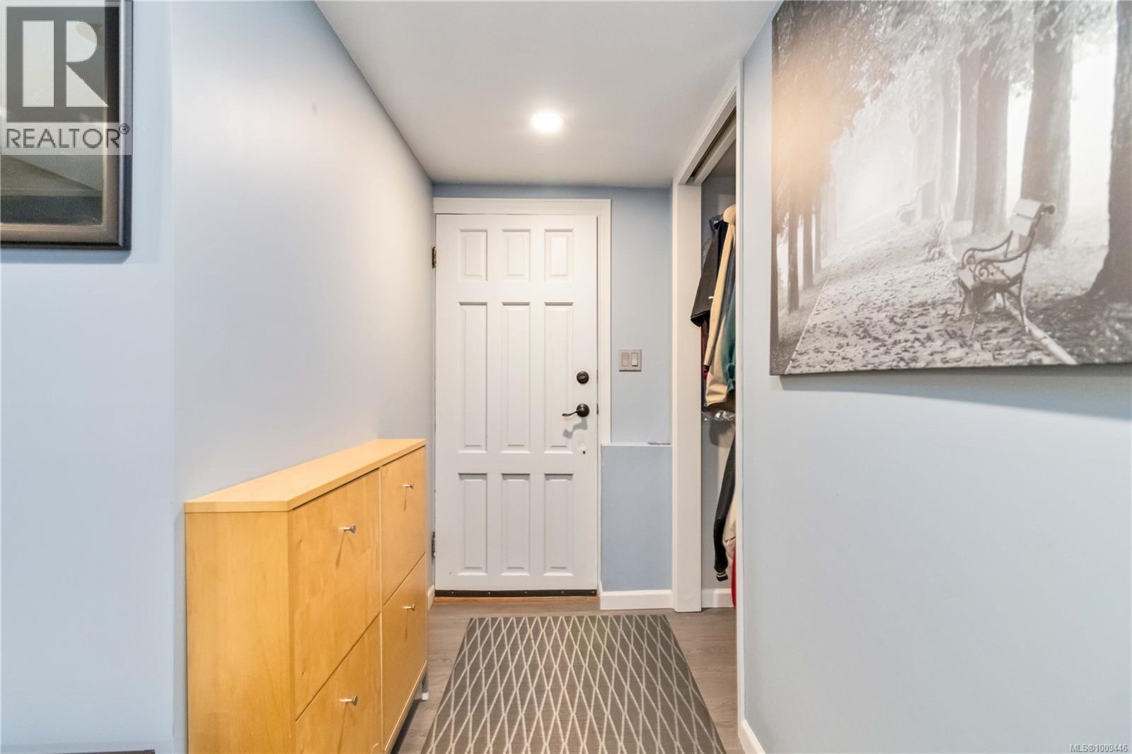 Photo 7 of 4076 Glanford Ave, Saanich BC