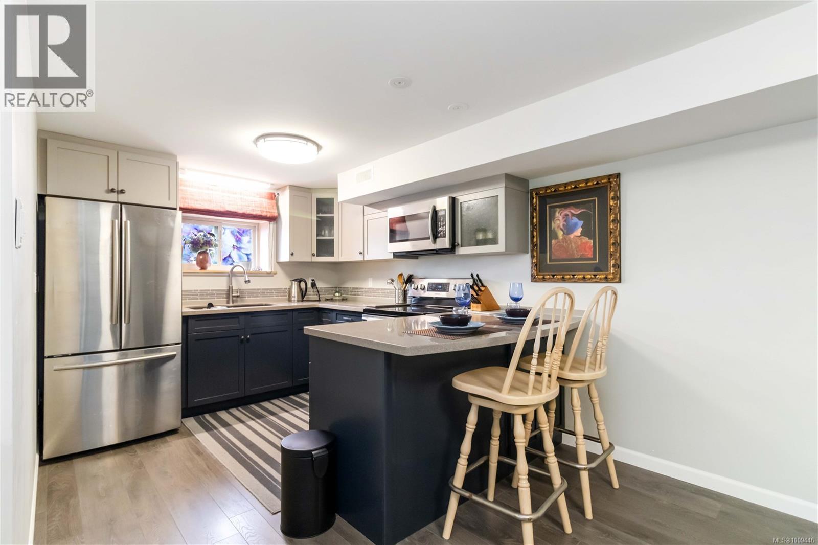Photo 1 of 4076 Glanford Ave, Saanich BC
